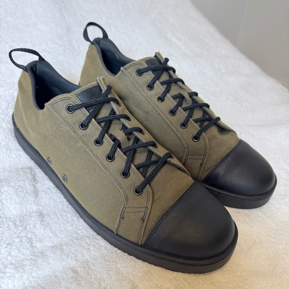 Woobies Green Canvas Shoes Men’s size 11 1/2
Unisex